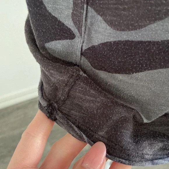 Free People FREE WITH ANY PURCHASE camo tee shirt sleeve camouflage top medium - Picture 6 of 14